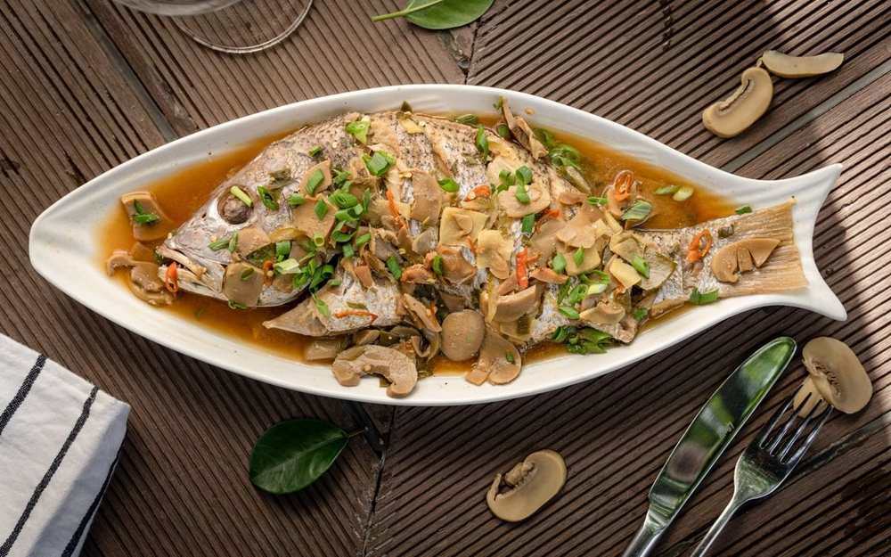 Hải sản tươi hấp ăn với rượu Mao Đài